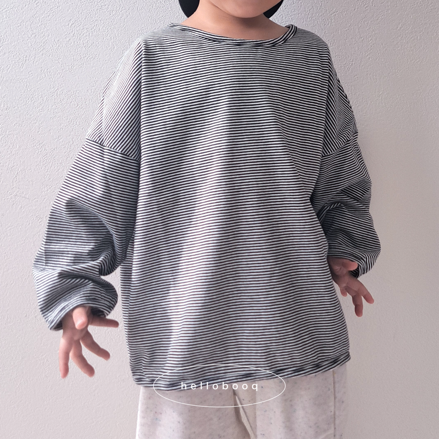 narrow boredr long tee