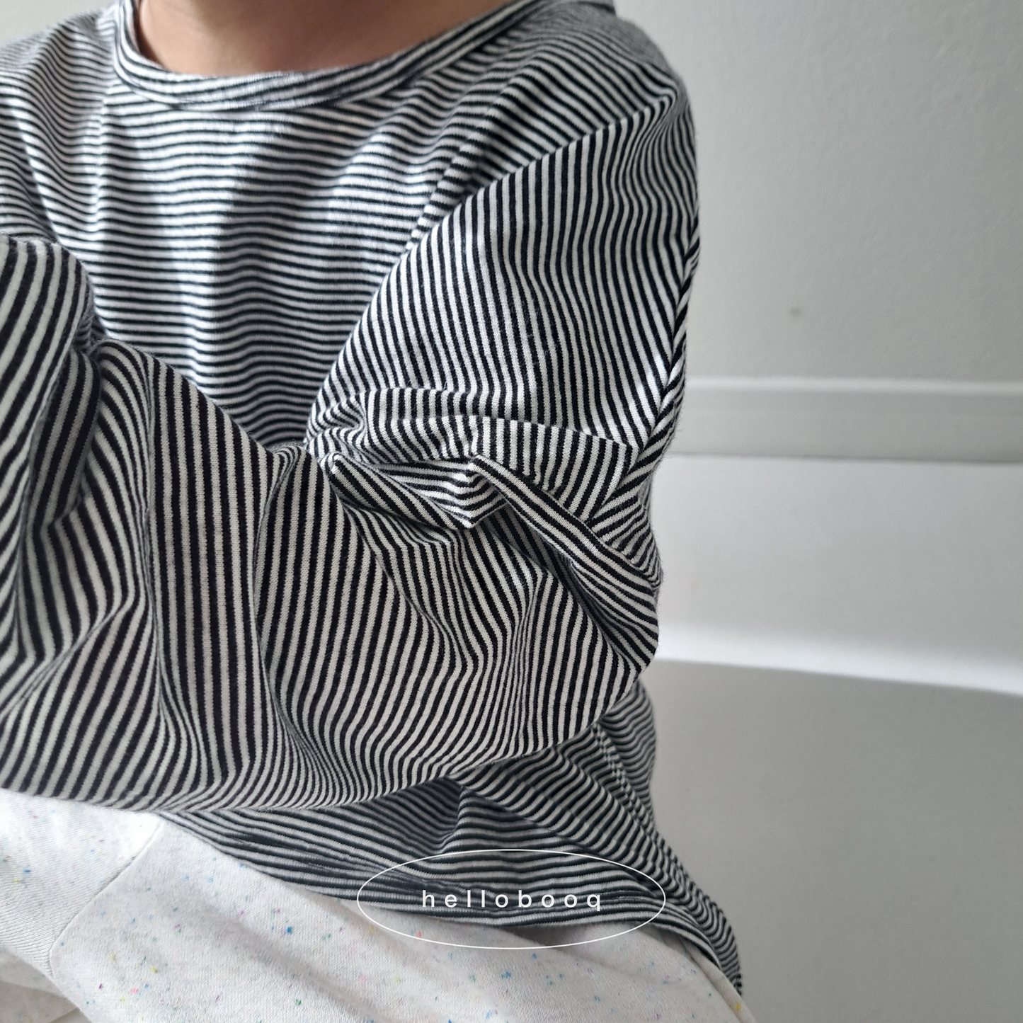 narrow boredr long tee