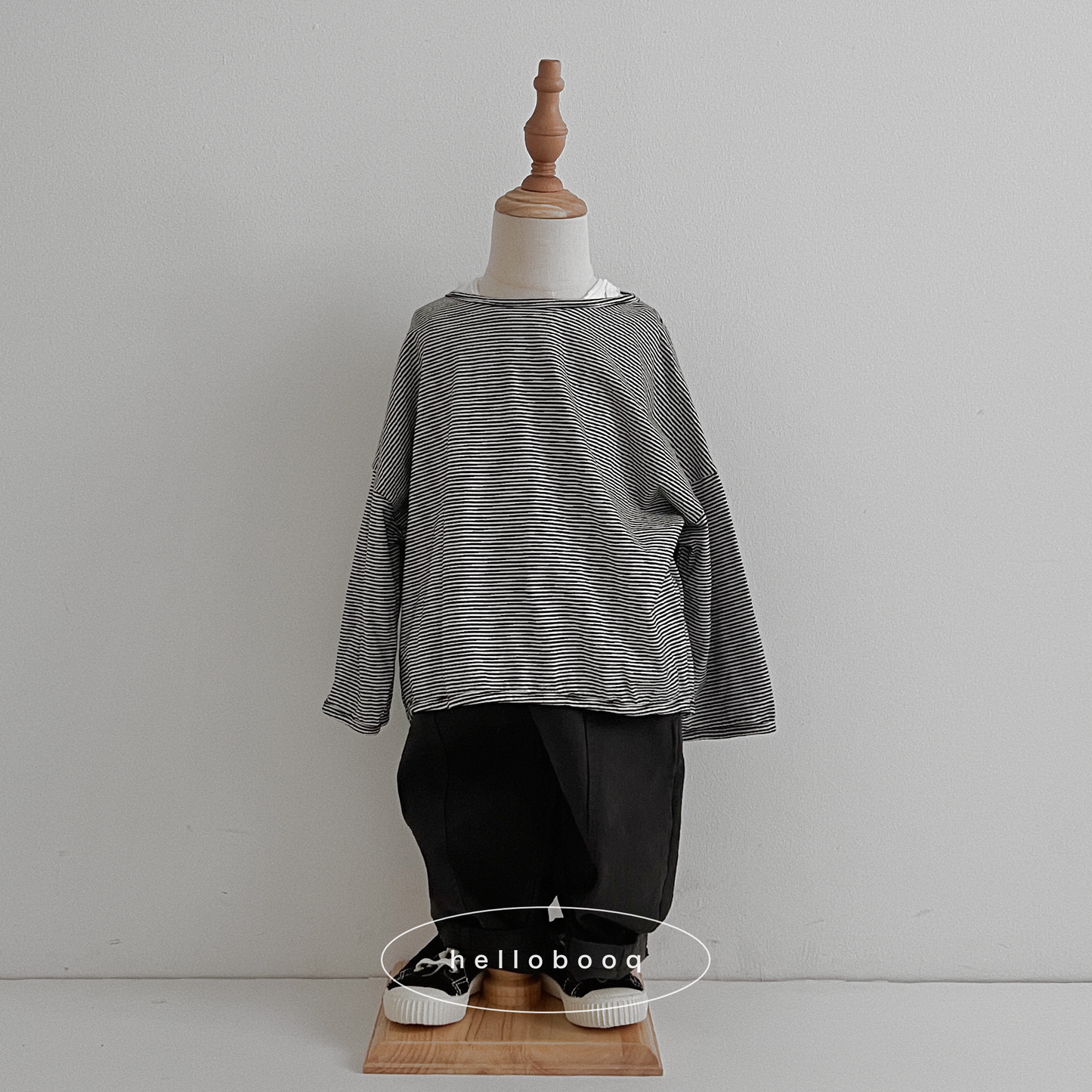 narrow boredr long tee