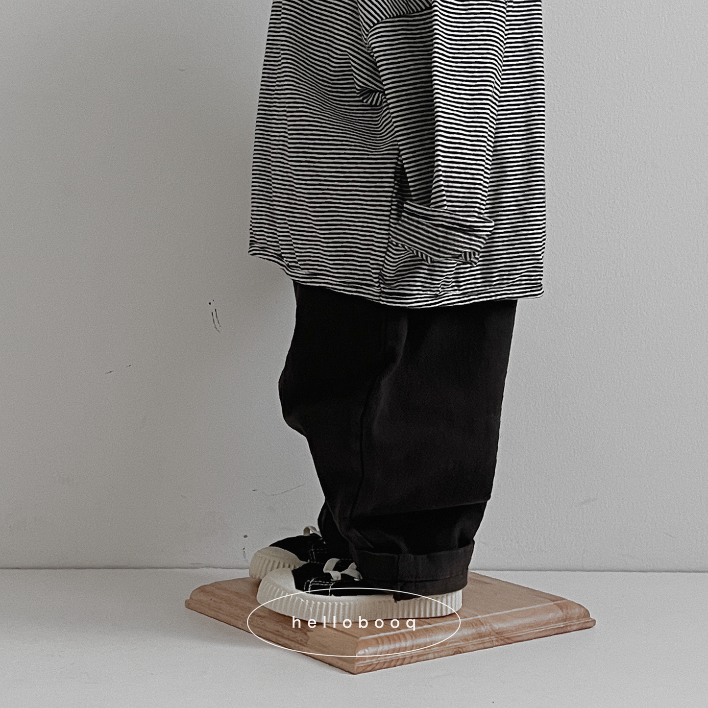 narrow boredr long tee